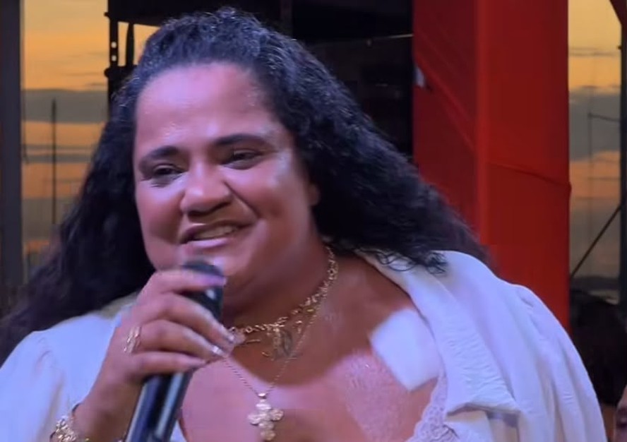 Morre Débora Cruz, cantora e sobrinha de Arlindo Cruz, aos 45 anos