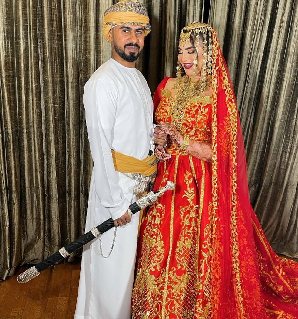 A britânica Soudi e o milionário Jamal Al Nadak, de Dubai: casados e cercados de luxos — Foto: Reprodução/Instagram