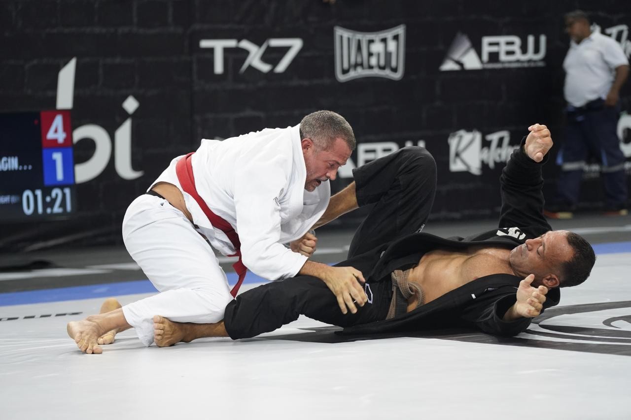 Malvino Salvador volta a competir depois de 30 anos e é campeão do Abu ...