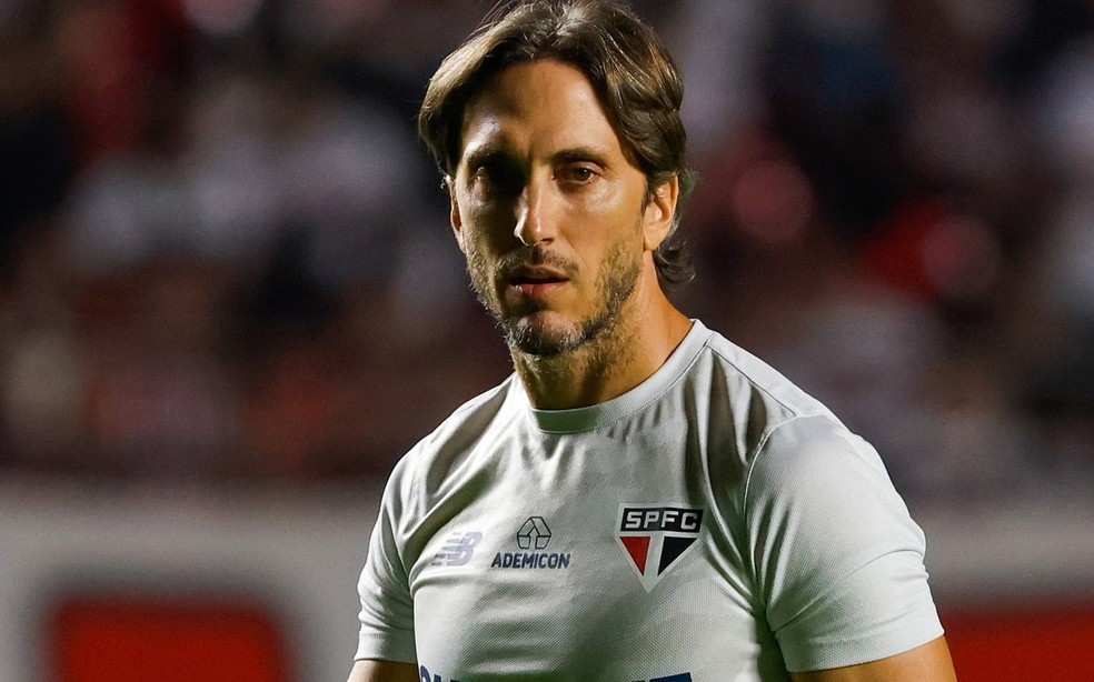 Zubeldia acertou com o Fluminense — Foto: Rubens Chiri - SPFC