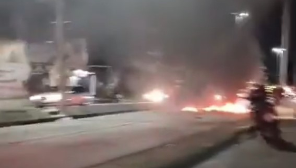 Protesto na Avenida Cesário de Melo interrompe circulação do BRT na Zona Oeste