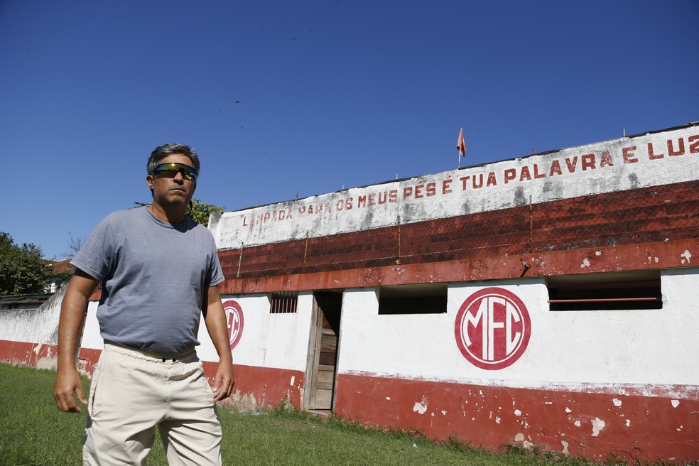 Irakitan Velloso, treinador de Lucas Paquetá no Municipal Futebol Clube — Foto: Alexandre Cassiano / Agência O Globo