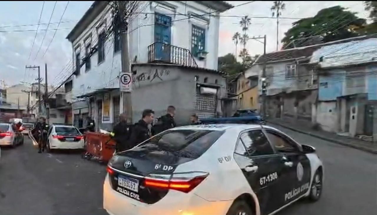 Bandidos do TCP que lucram com roubo e fraude financeira em celulares são alvo de operação no Complexo de São Carlos