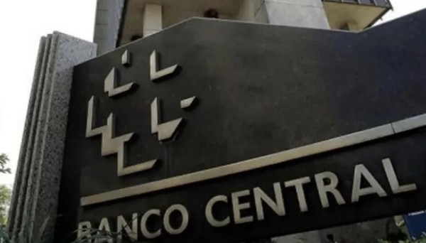Bancos públicos reduzem taxas após corte na Selic, mas privados ainda avaliam mudanças