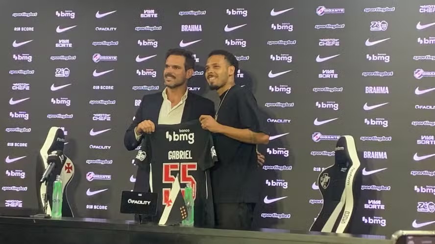 Gabriel Pereira diz estar pronto para estrear pelo Vasco e exalta estilo de jogo: 'Só tenho a agregar'