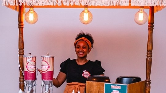 'Culinária de favela é criatividade': empreendedora de churros leva sabor e resistência ao Favela Gastronômica