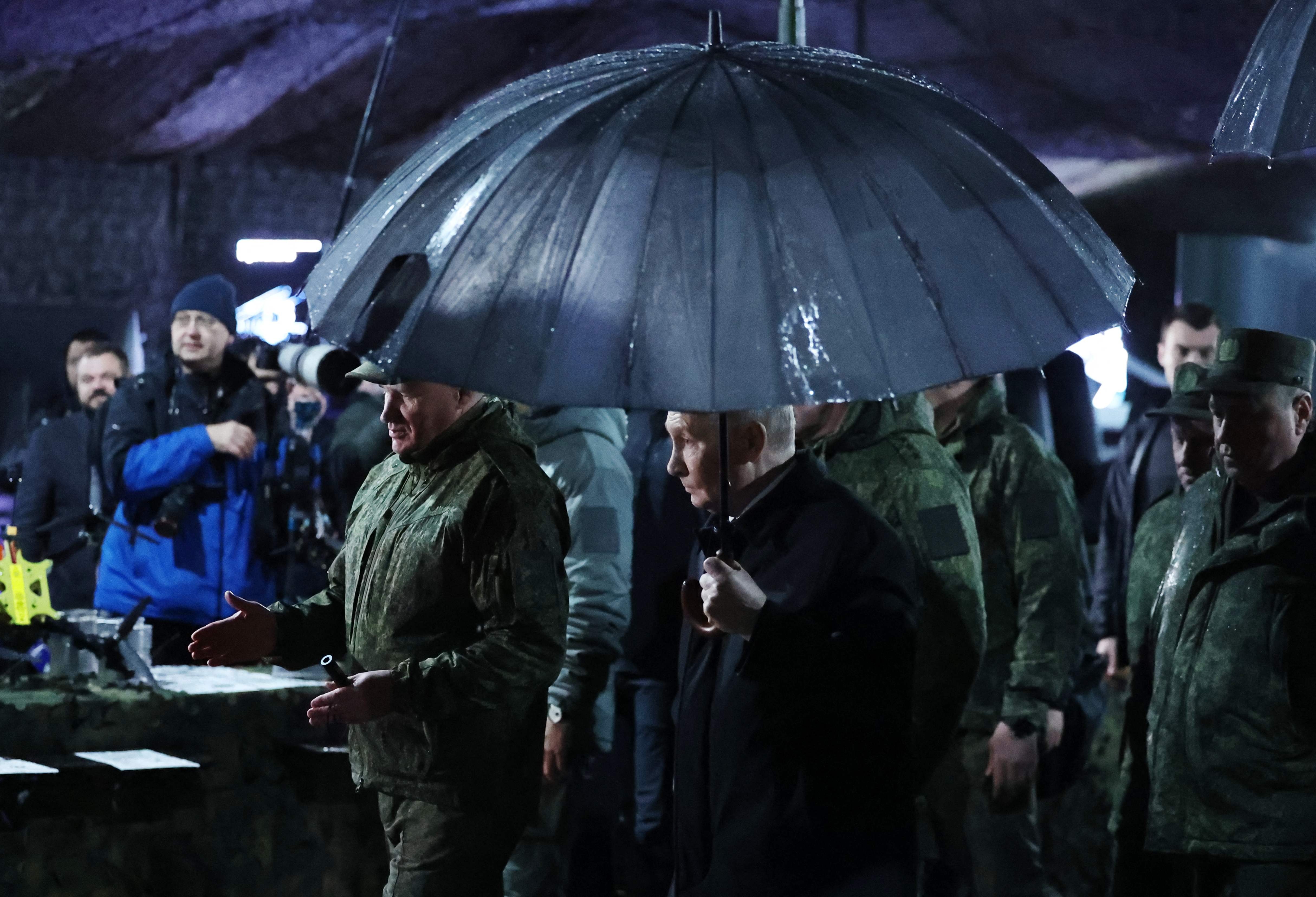 Espiões russos estariam arrombando casas de políticos finlandeses e usando banheiro como forma de intimidação
