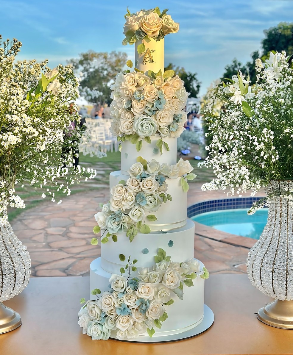 O bolo do casamento de Amado Batista — Foto: reprodução/ instagram