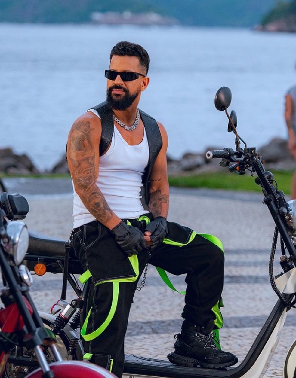 Dennis DJ na gravação do clipe de 'Monstrão', hit com Anitta — Foto: Reprodução/Instagram