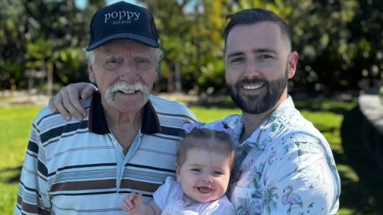 Australiano bate recorde ao se tornar avô pela primeira vez aos 91 anos