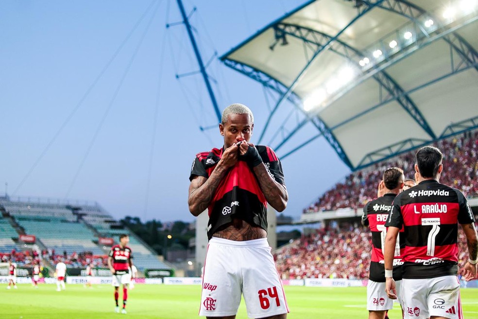 Wallace Yan fez gol para o Flamengo contra o Benfica — Foto: Gilvan de Souza/Flamengo