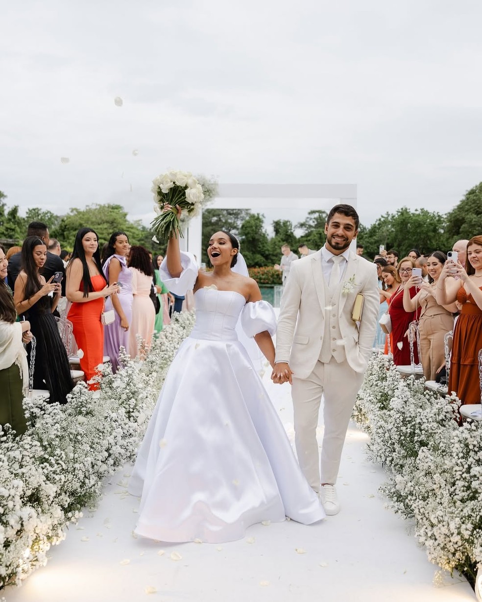 Débora Gama se casou em novembro com Gabriel Brasil — Foto: João Gonzalez/Reprodução/Instagram