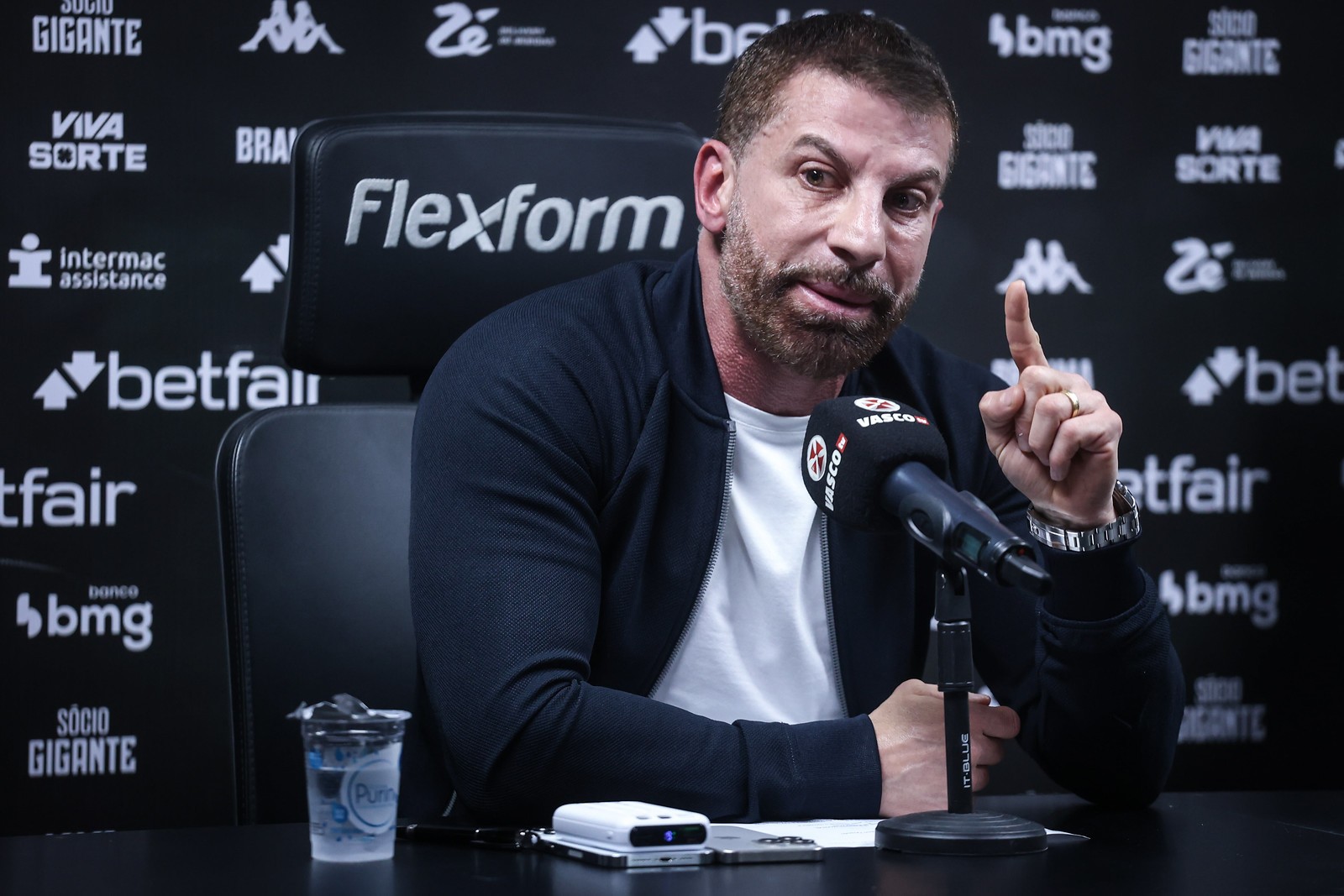 Justiça derruba liminar, devolve Pedrinho ao comando da SAF do Vasco e suspende