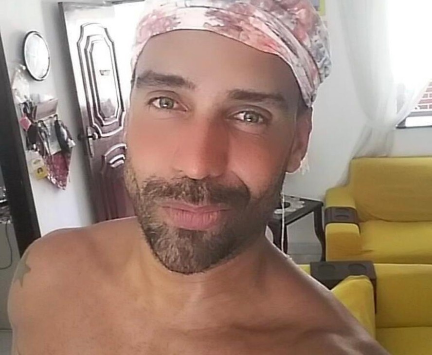 O modelo Suede de Oliveira morreu após cair do terceiro andar de uma boate