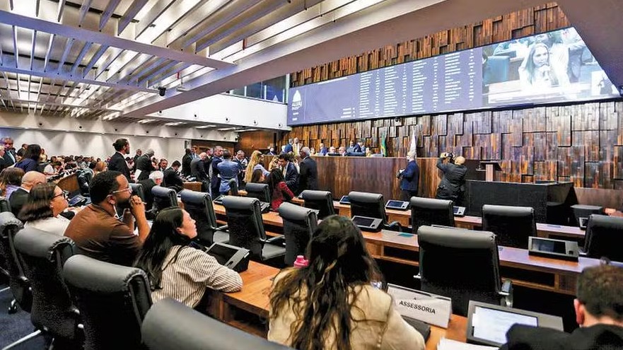 Derrota de Flávio Bolsonaro para Lula altera jogo político na Alerj; entenda