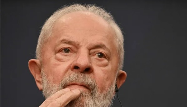 Lula faz cirurgia plástica nas pálpebras durante a operação do quadril, entenda