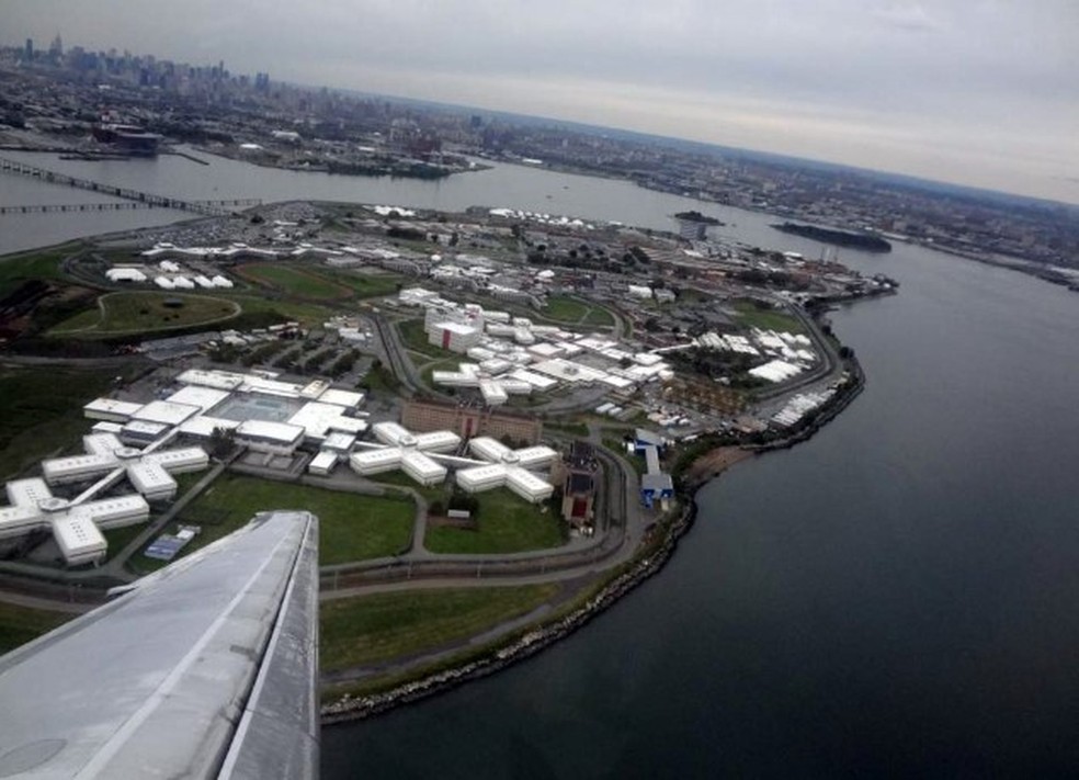 Rikers Island, prisão em Nova York que pode receber Trump — Foto: Reprodução/Wikimedia Commons