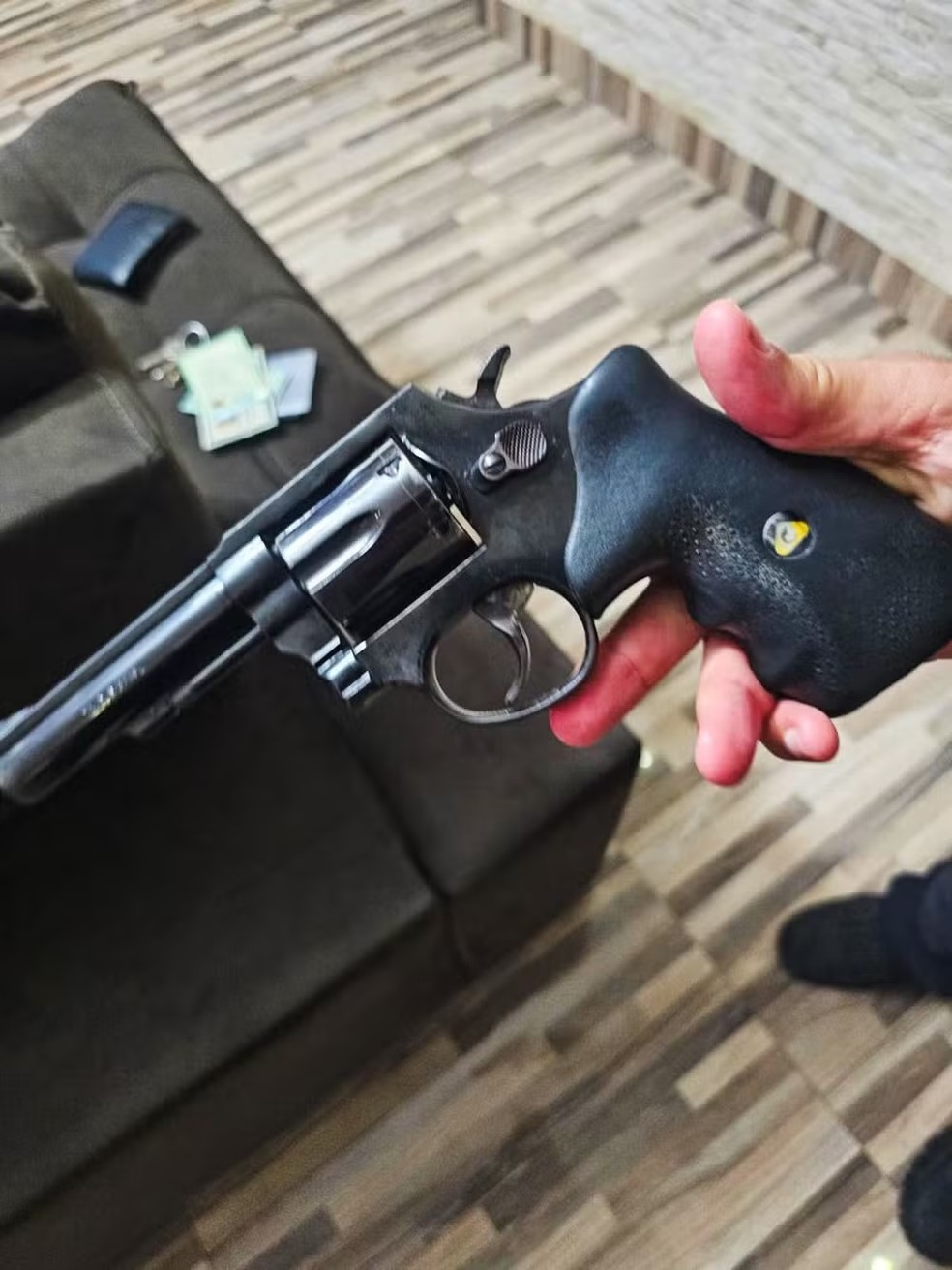 Arma apreendida durante a nova fase da Operação Compliance Zero — Foto: Reprodução/Polícia Federal