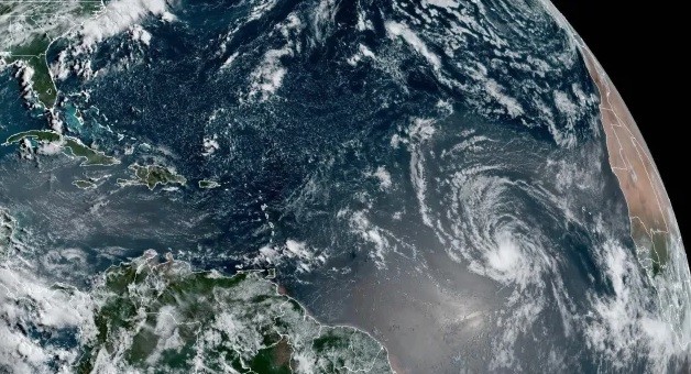 Tempestade Dolly se forma no Atlântico. Nome tem a ver com a morte de Dolly Parton? - QTU Questões do Universo
