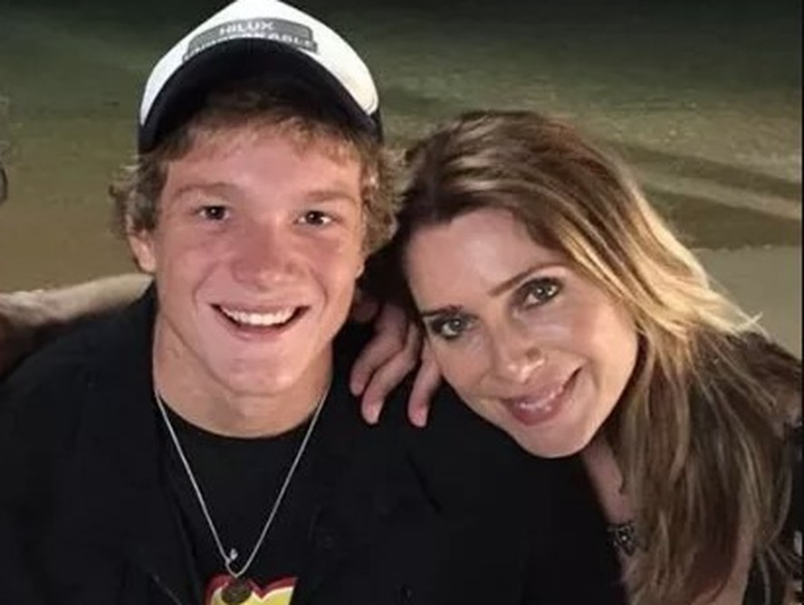 Pedro Novaes com os pais Marcello Novaes e Letícia Spiller