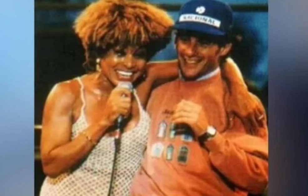 Ayrton Senna com a cantora Tina Turner durante sua turnê na Austrália, em 1993 — Foto: Reprodução YouTube