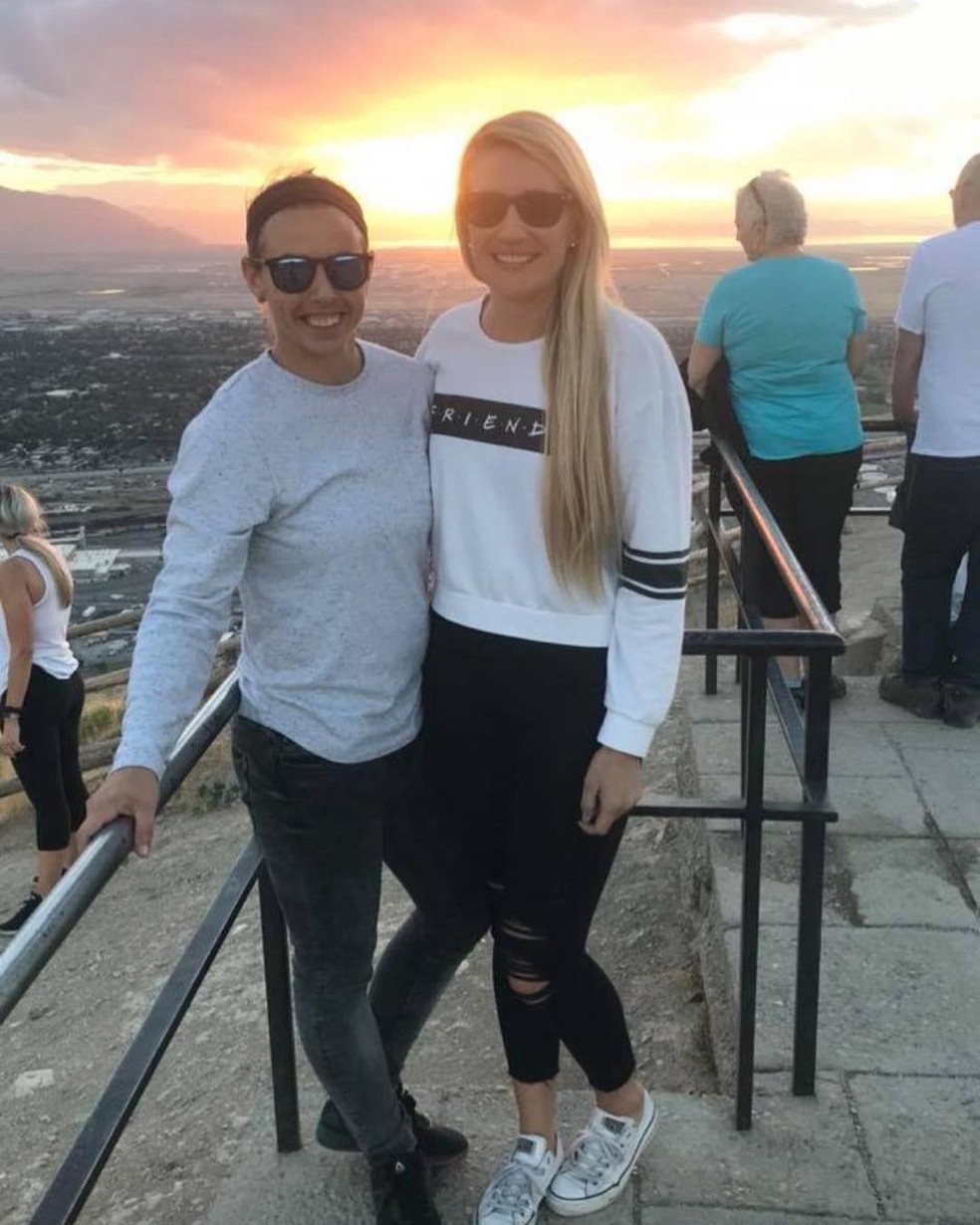 A árbitra Brooke Mayo e a mulher, Falon — Foto: Reprodução/Instagram