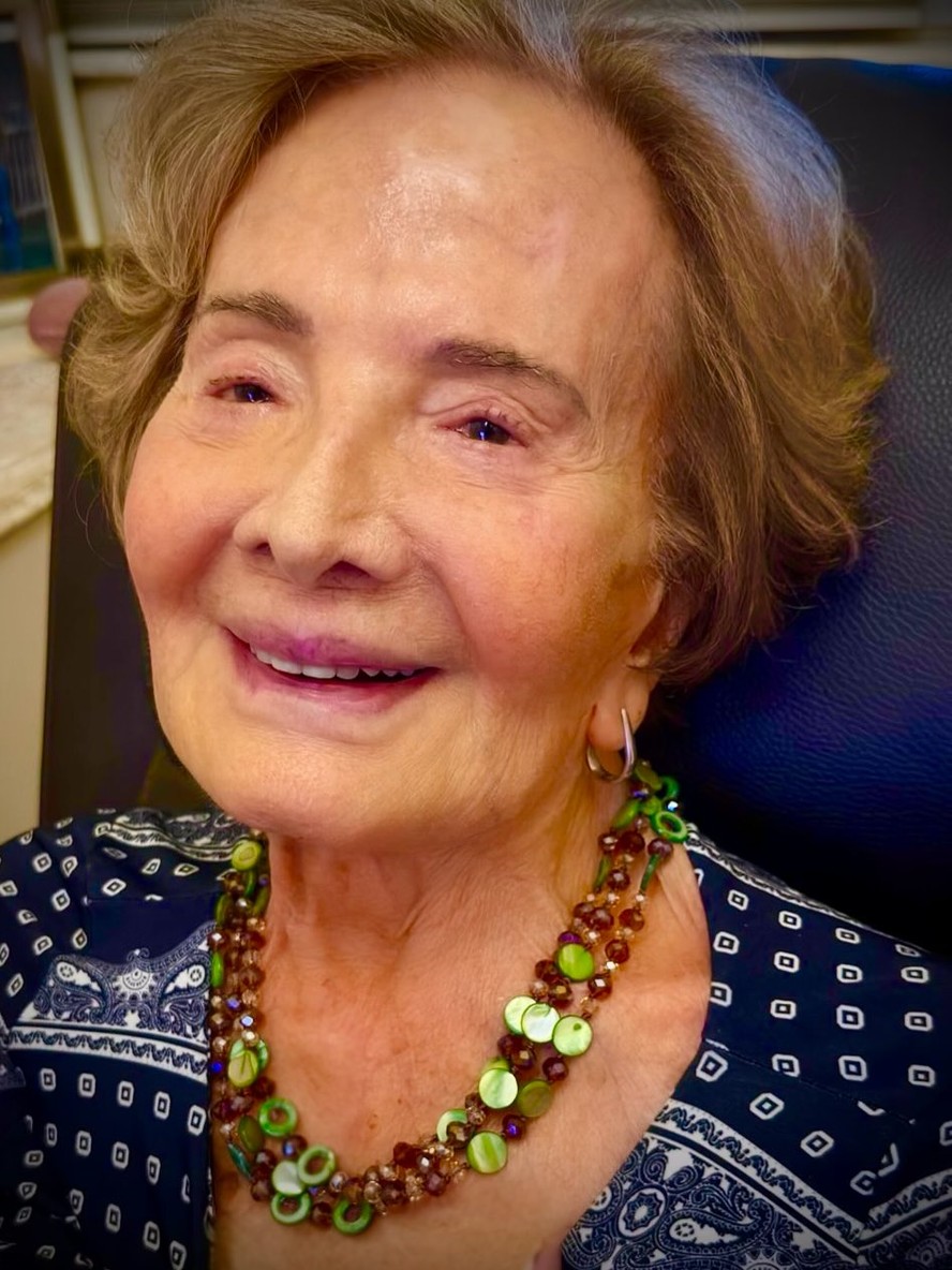 No ar em 'Rainha da sucata', Glória Menezes reaparece sorridente em ...