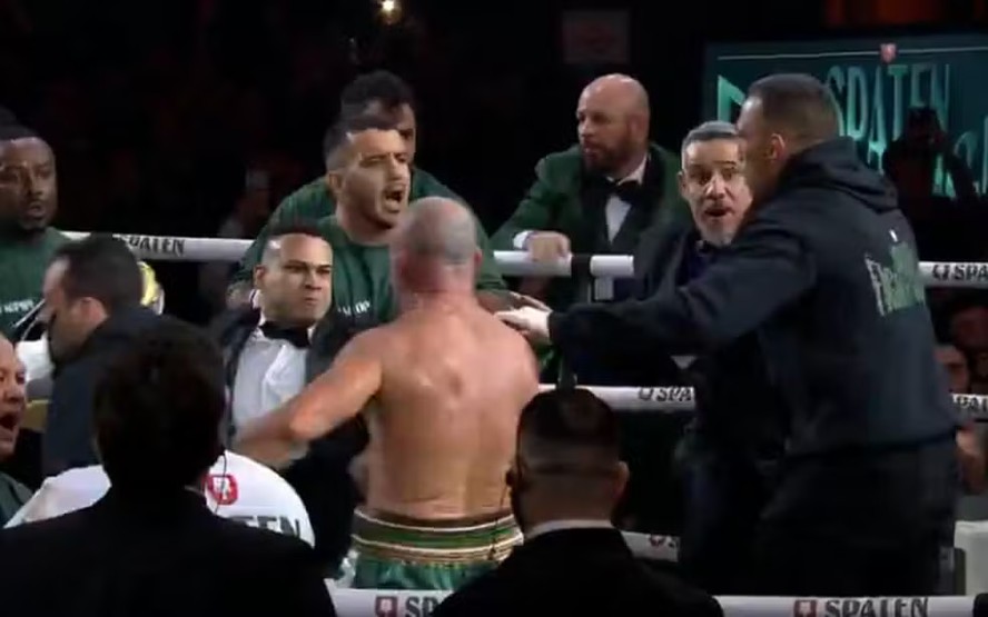 Rafael Freitas, filho de Popo, atingiu Wanderlei Silva com forte soco no rosto