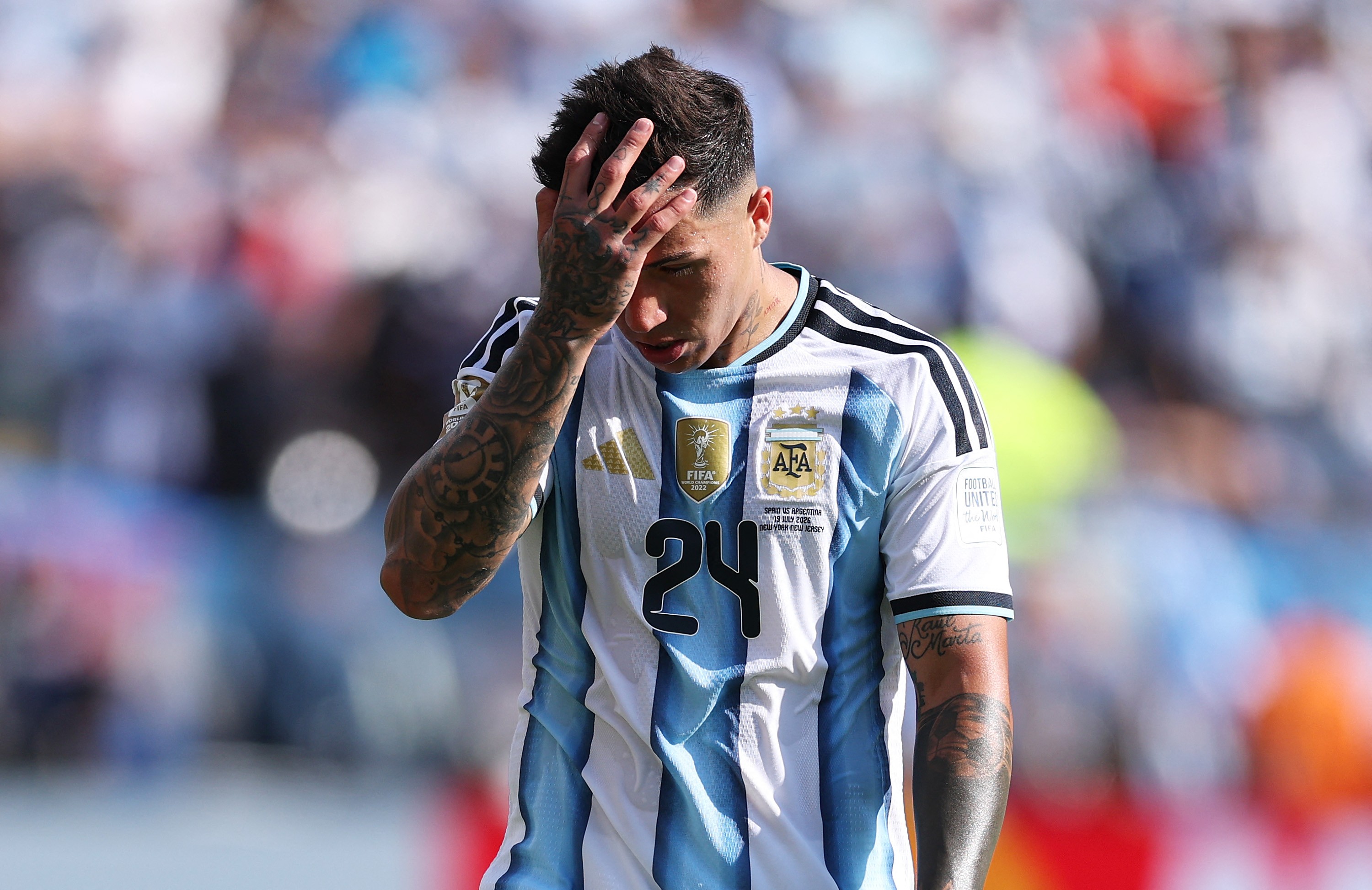 Expulso na final da Copa, Enzo Fernández se manifesta após vice da Argentina: 'Muito maior do que um resultado'