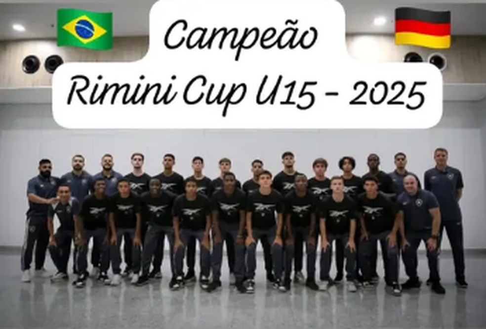 Bruninho Samudio e equipe sub-15 do Botafogo conquistam torneio na Alemanha — Foto: Reprodução/Instagram