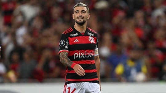 Arrascaeta voltará ao time titular do Flamengo contra o Bolívar; Lorran deve ser opção entre reservas
