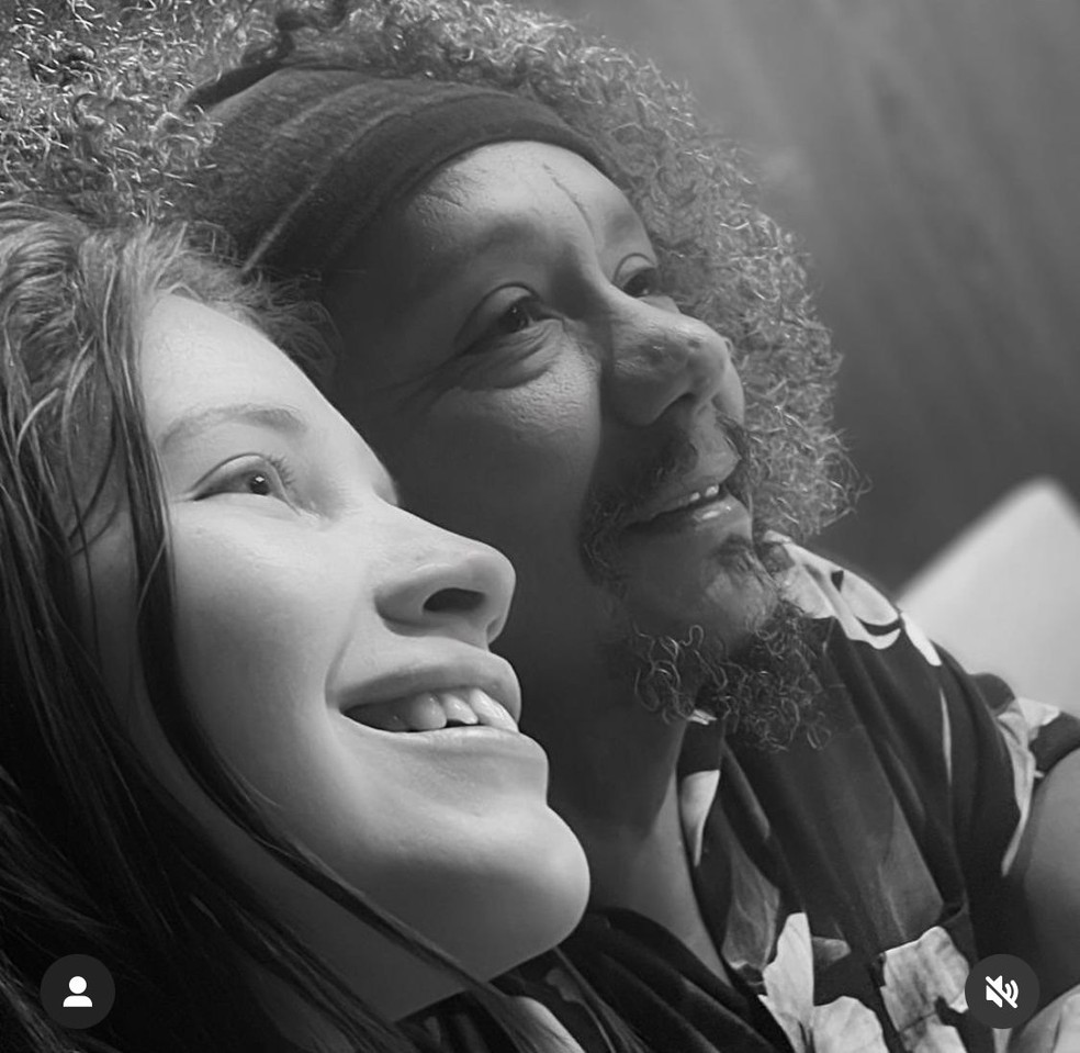 Chico C&eacute;sar posta foto com a namorada Larissa Furtado &mdash; Foto: Instagram