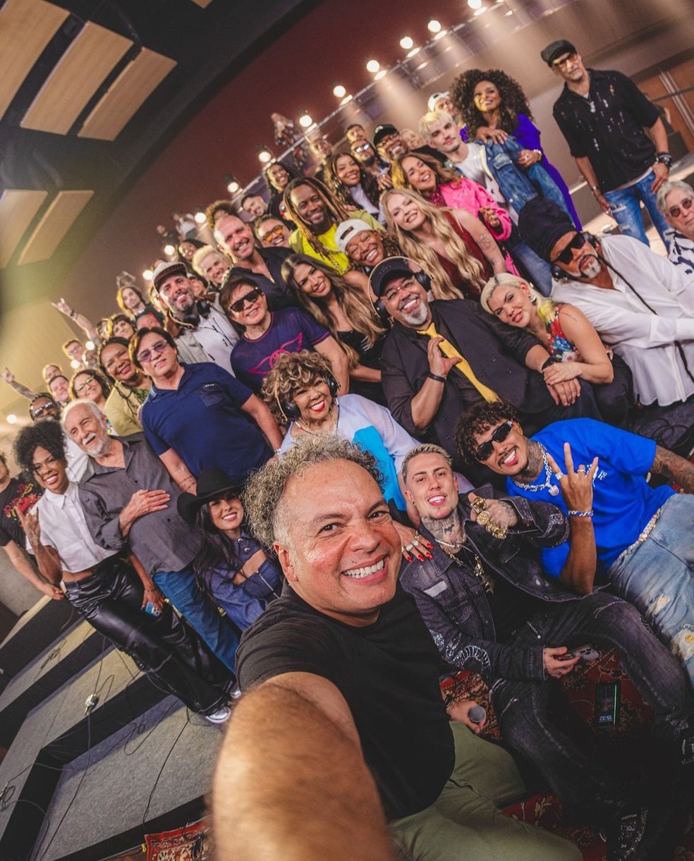Cantores se reúnem para gravar música para o Rock in Rio — Foto: Instagram