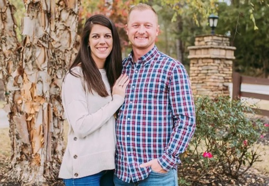 Jason Hughes com a esposa, Laura