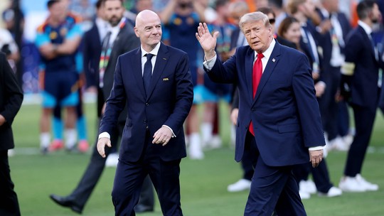 Poupado dos telões durante toda a final, Trump é vaiado ao entrar no gramado Poupado dos telões durante toda a final, Trump é vaiado ao entrar no gramado