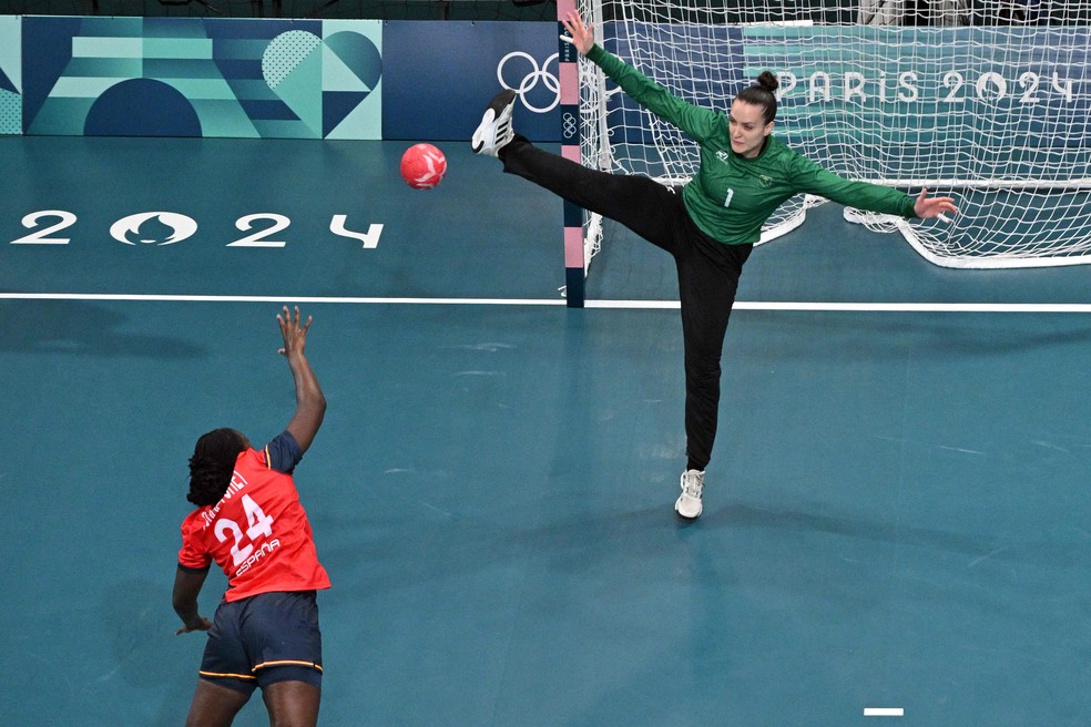 Namorada de Gabi Moreschi, goleira do Brasil no handebol, vibra com a