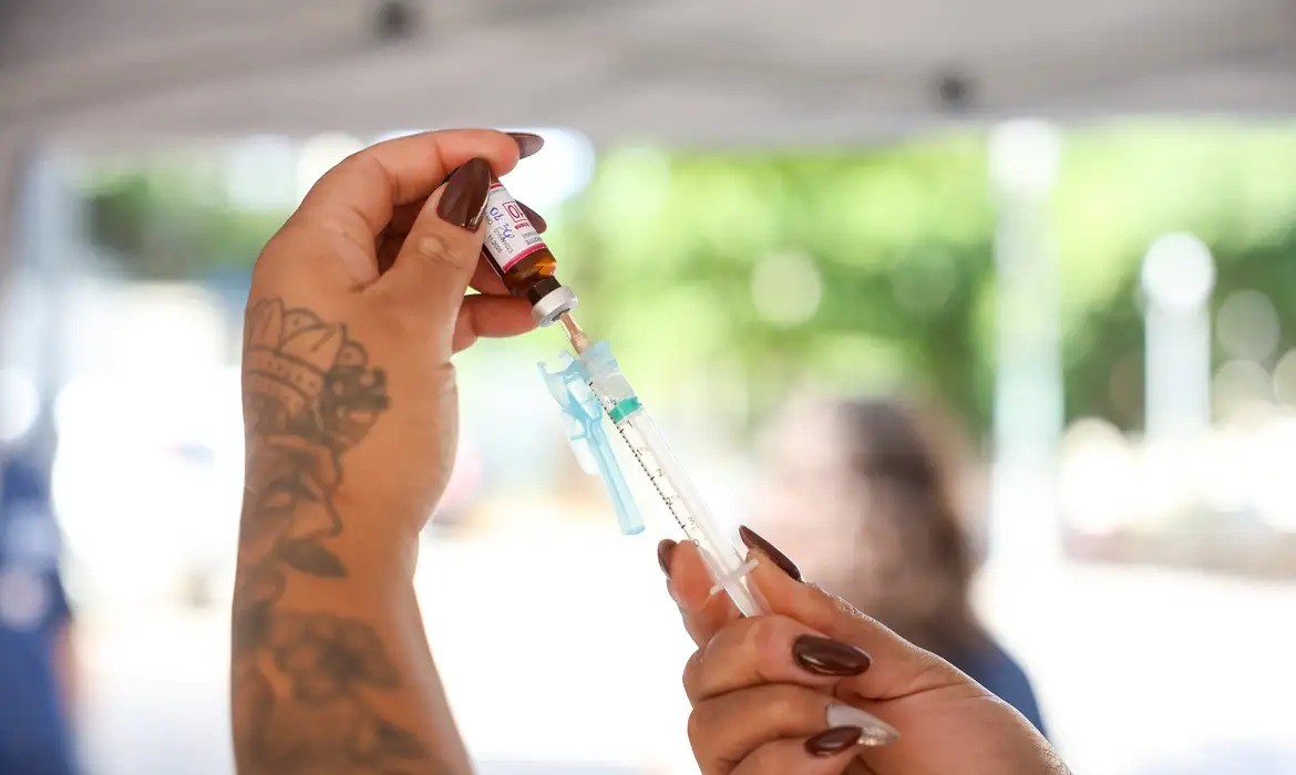 Vacinação contra meningite é ampliada para pessoas de até 59 anos no Rio