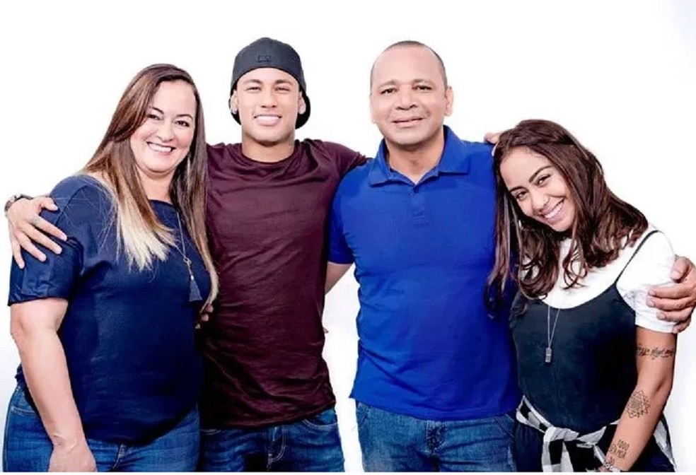 Neymar e família — Foto: rep/ instagram