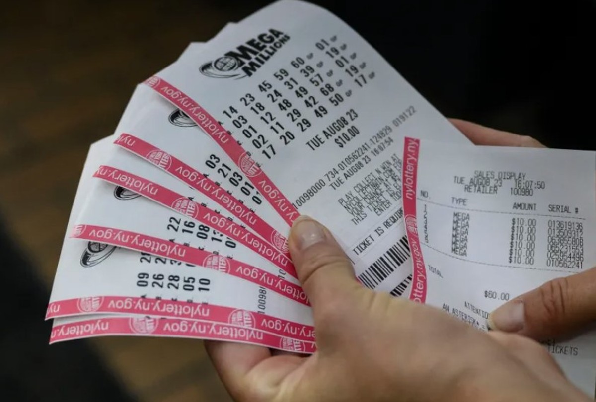 ganhador-de-r-7-bilh-es-em-loteria-dos-eua-aparece-para-receber-o