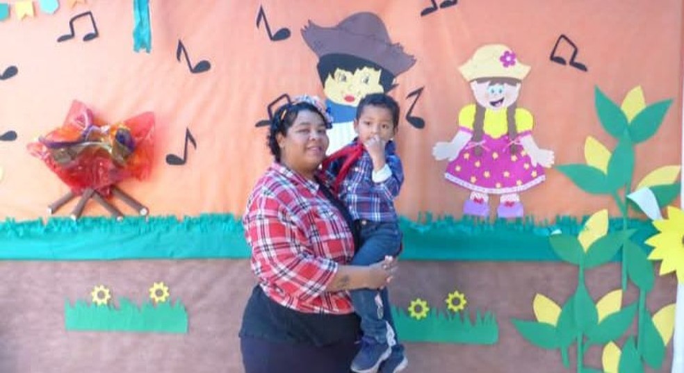 Míriam Furtado, de 43 anos, conseguiu um emprego com carteira assinada e saiu do Bolsa Família após oito meses — Foto: Arquivo pessoal