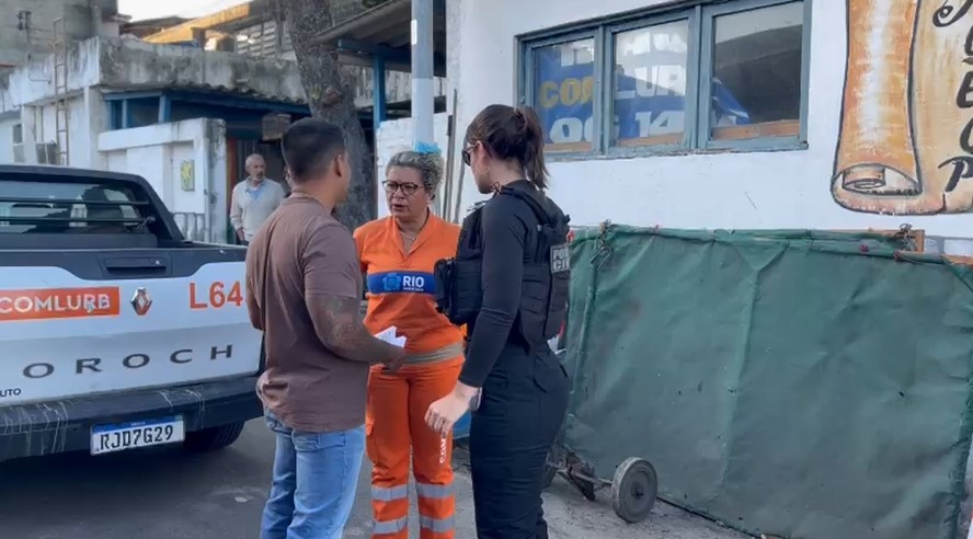 Momento em que Iris Maria Soares da Silva é detida por agentes da Polícia Civil