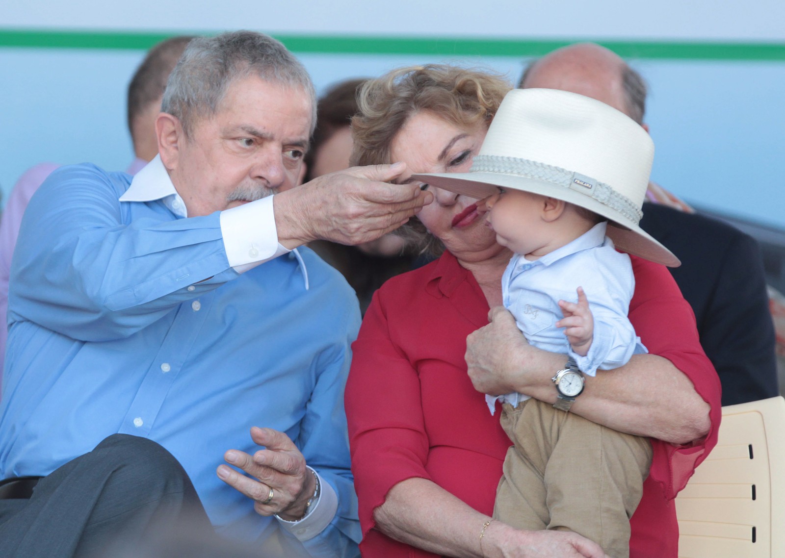 Lula com Marisa e o neto Arthur em 2012 — Foto: Eliária Andrade