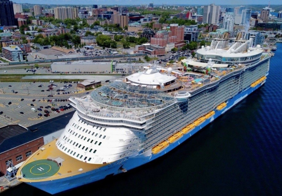 Transatlântico que deveria ir ao Caribe acaba navegando ao Canadá