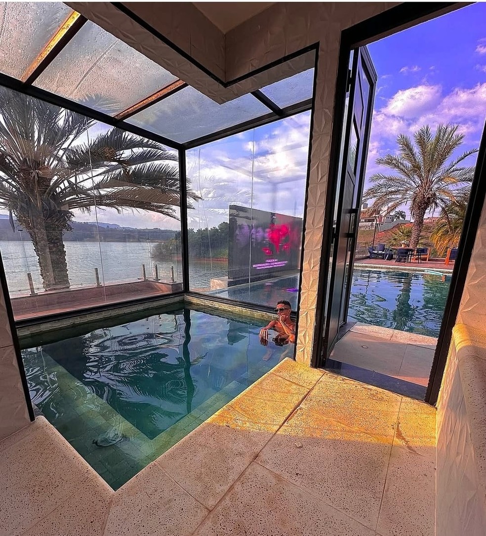 Buzeira diz que ficou milionário vendendo rifas pela internet — Foto: rep/ instagram