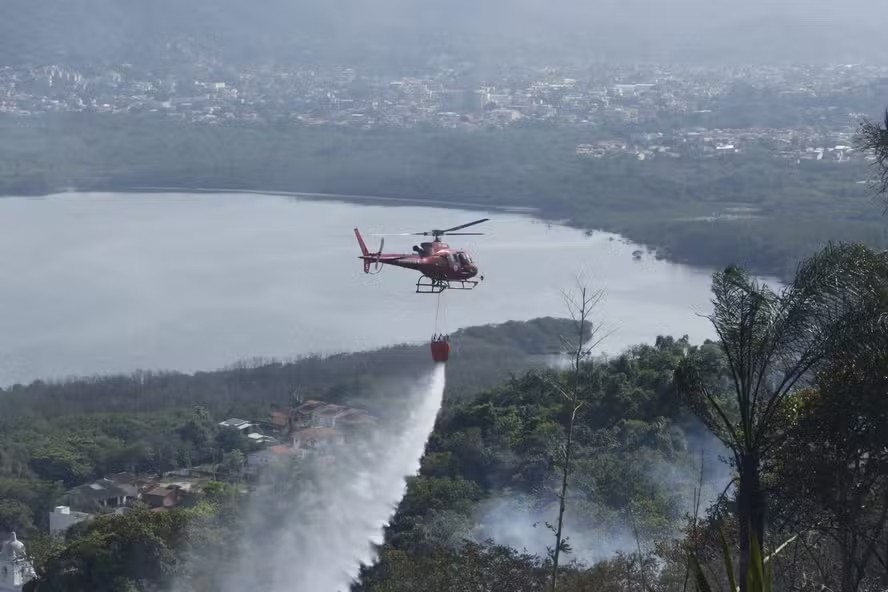 Estado do Rio tem 16 ocorrências de fogo em vegetação e 59 municípios com risco muito alto de incêndio florestal nesta sexta