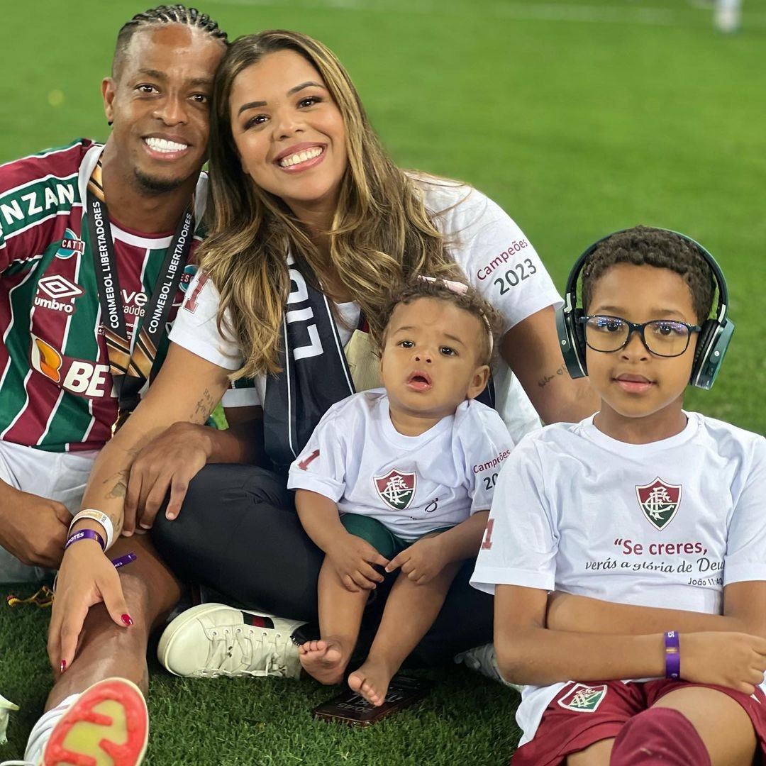 Keno ao lado de sua mulherJaqueline, de 31 anos, sua filha Laura, de 11 meses, e seu filho Lucas, de 7 anos — Foto: Reprodução