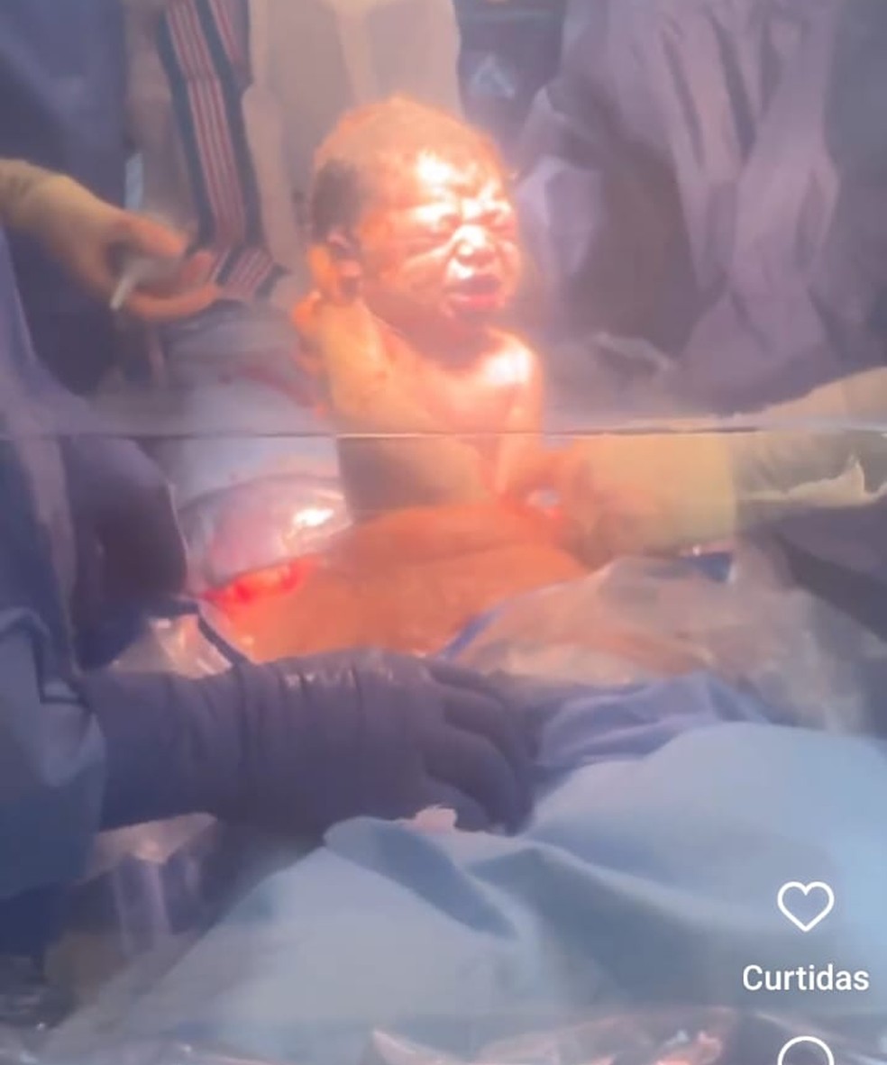 Hulk mostra nascimento da filha com Camila Ângelo — Foto: reprodução/ instagram