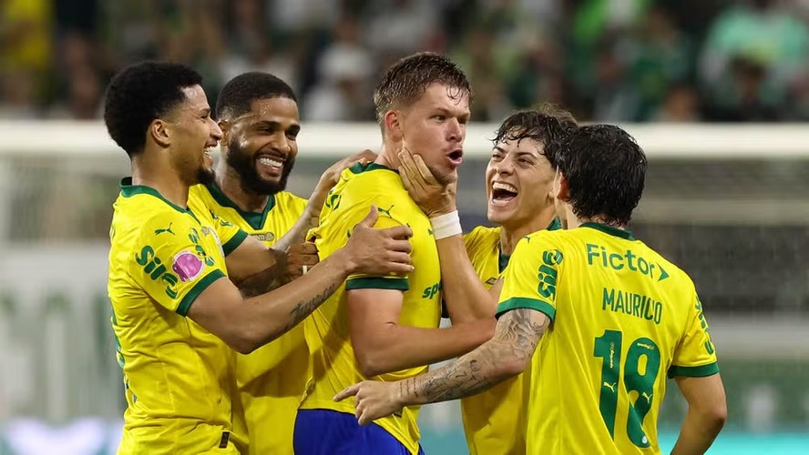 Palmeiras vence de virada Bragantino