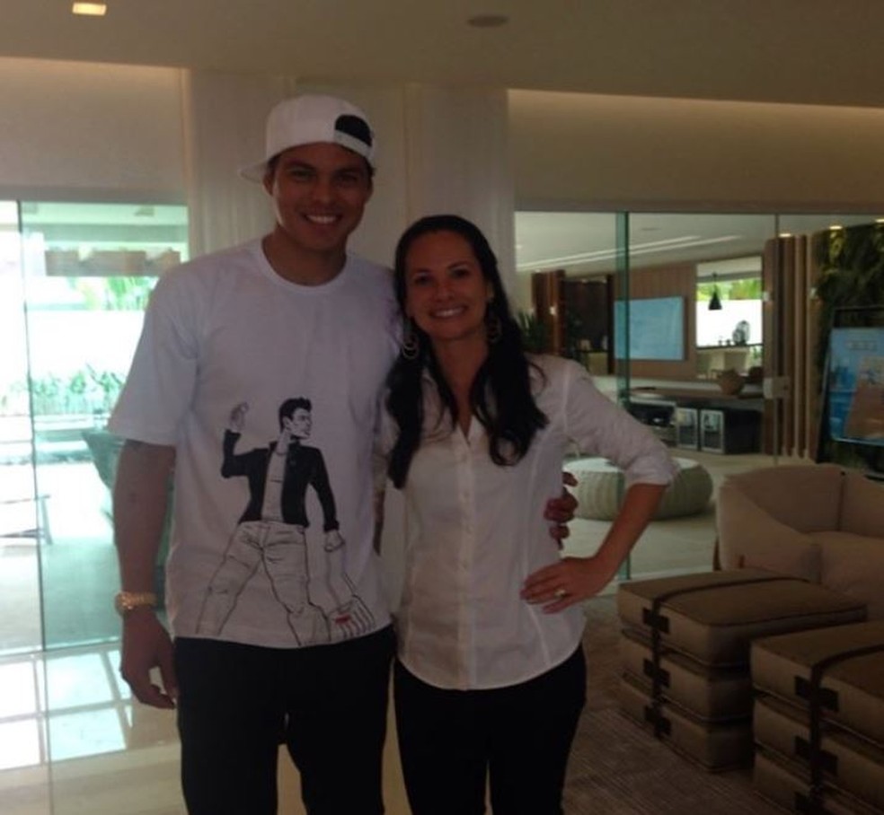 Thiago Silva e a arquiteta Leila Dion&iacute;zios &mdash; Foto: rep/ instagram