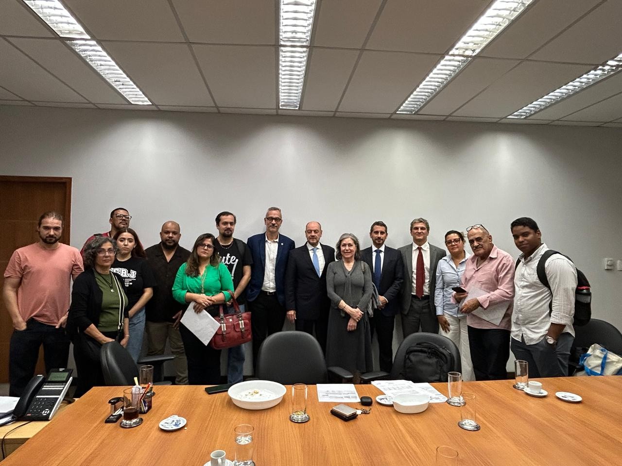 Servidores da Uerj garantem incidência do triênio na DE e estudo sobre adicional, apesar de reunião 
